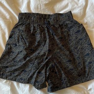 Mountain hardwear shorts